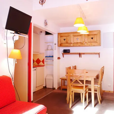 Cosy 2 Pieces + Cabine, Ski-in/ski-out, Balcon Sud, Renove, 6 Pers, Montchavin Les Coches - Fr-1-329-15 * La Plagne